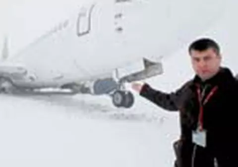 Suntem primii ziaristi care au ajuns la epava avionului