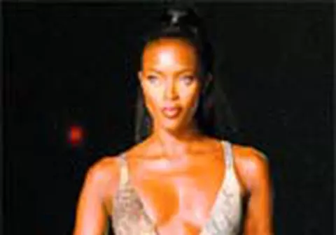 Naomi si-a asigurat corpul pentru un miliard $