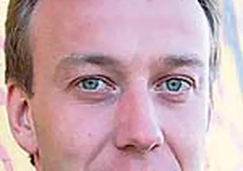 Un jurnalist britanic a cumparat cu 800 euro o adolescenta din Iasi 