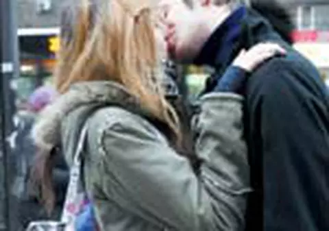 'Ne iubim pe muzica lui Elvis'