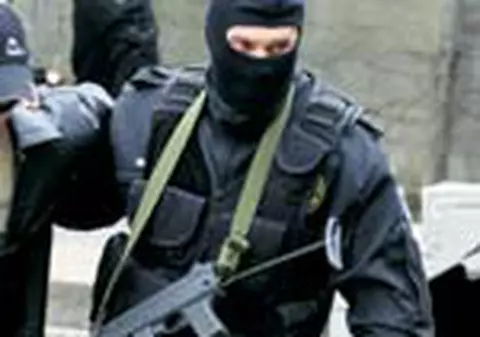 Infractori in uniforma