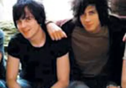 Doi romani au innebunit SUA