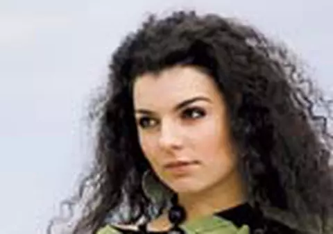 Elena de la Etnic invata sa inoate