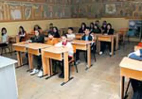 'Nu ne scoateti icoanele din clasa!'