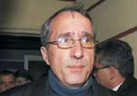 Valentin Ceausescu inca nu-si poate lua tablourile