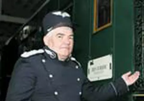 Poftiti in vagoanele regale! 