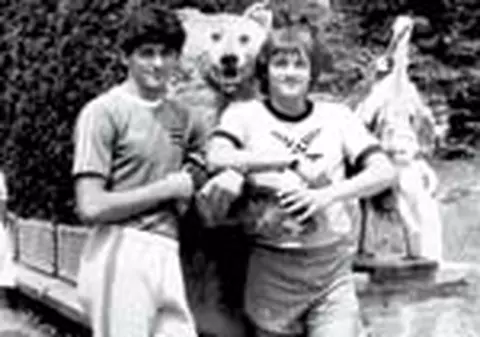 'Ma bateam cu Hagi pe femei'