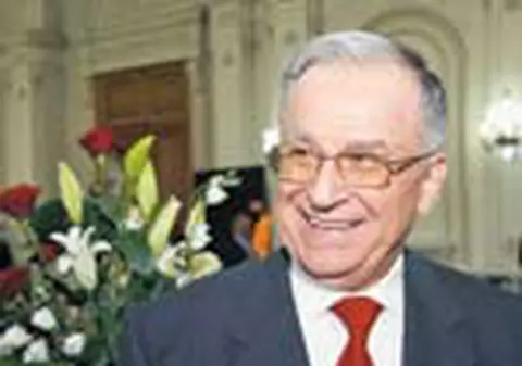 Iliescu a enumerat fazele 'betiei' cauzate de putere
