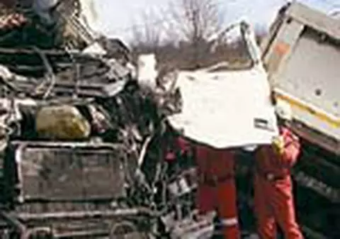 Autocar cu 40 de copii, rasturnat