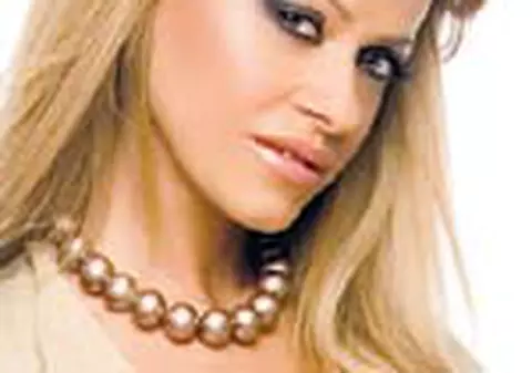 Anda Adam face acrobatii