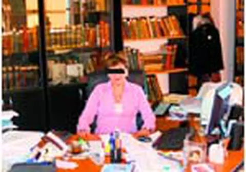 Sefa bibliotecarilor, destituita pentru ca si-a aratat chilotii