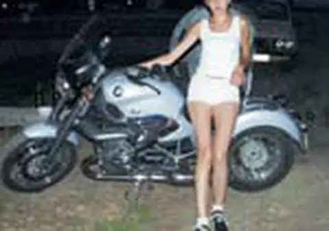 Monica, il mai stii pe primul fotograf?