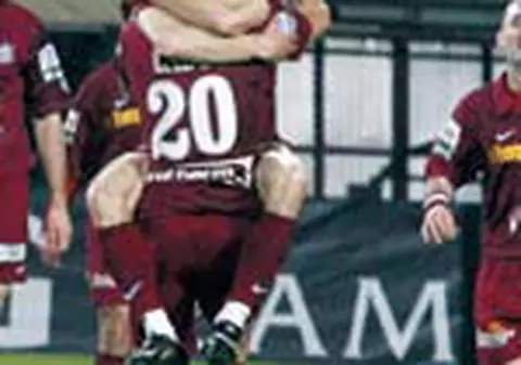 Pe doua fronturi
