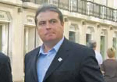 Cioroianu, parasit de logodnica?