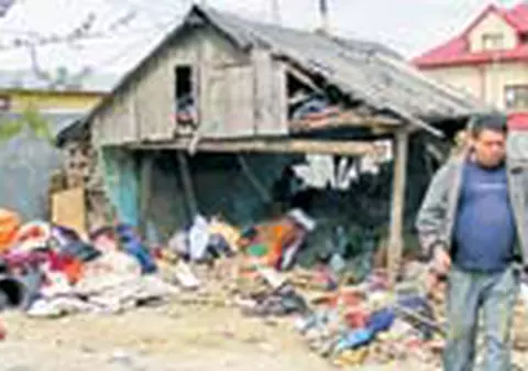 'Ne-am trezit cu masina in casa'
