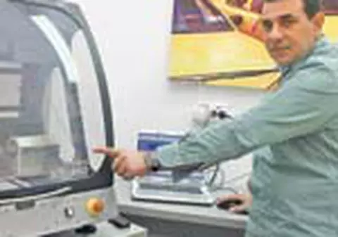 Dinti din... material de nava spatiala 