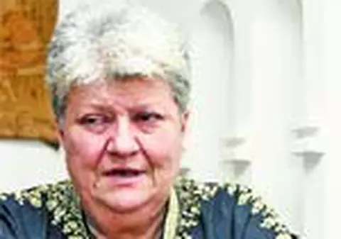 'Mama FNI' s-a operat la ochi