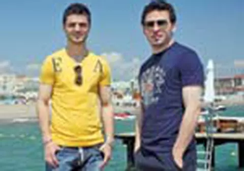 'Cine se uita la noi?'