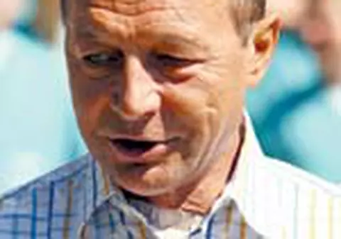 'E mult mai frumos tuns scurt'