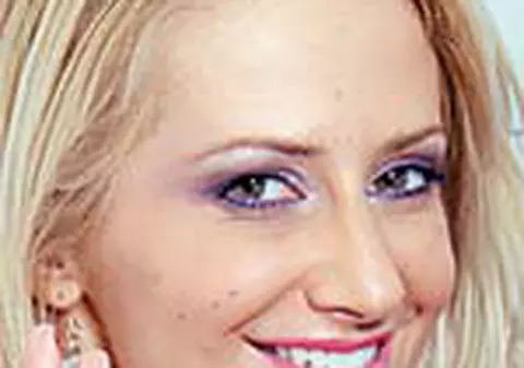 Julia Chelaru a mers la chiromantie