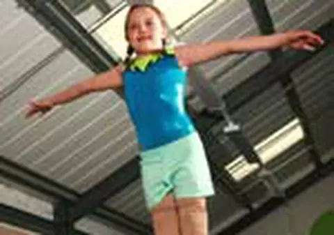 Fetita fara picioare, gimnasta de nota zece