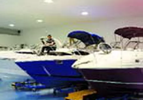 Barca 'de fite' costa doar cat un Logan