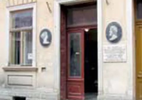 Aici e cea mai veche farmacie din Romania