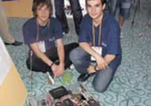 Acesta e robotul care cheama pompierii!