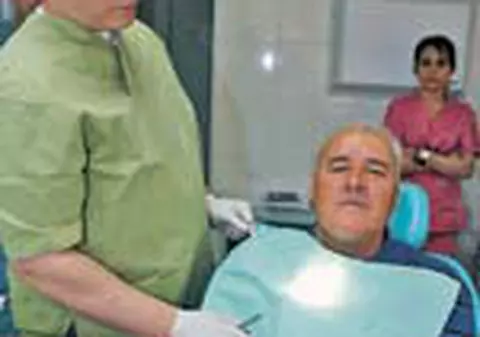 'E o minune ca pot sa-mi fac dintii!'