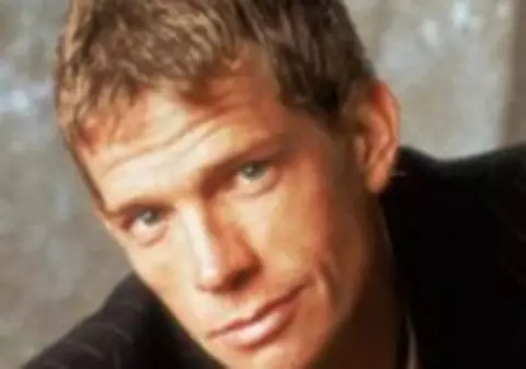 Thomas Haden Church defileaza gol pe platourile de filmare
