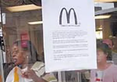 Alerta la McDonald&prime;s: rosii cu Salmonella!