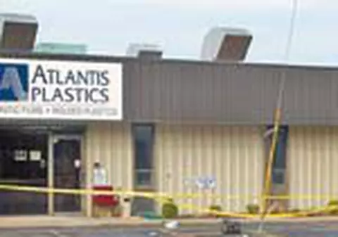 Si-a omorat seful si alti patru colegi