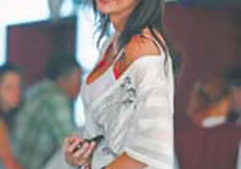 Adelina i-a dat cadou lui Chivu testul de sarcina