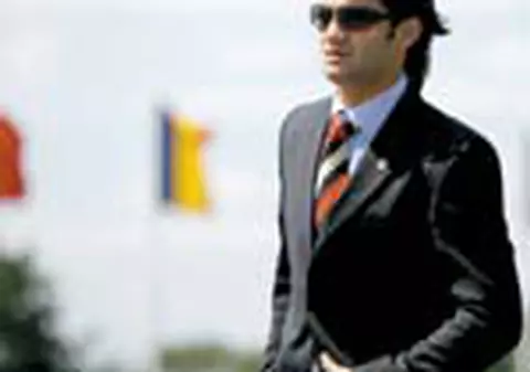 Adelina, te vrea Chivu la cina!