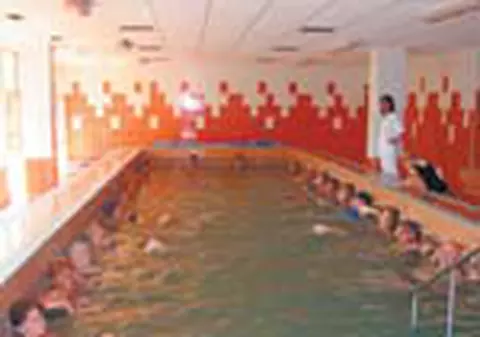 Pe ei ii vindeca apa de mare