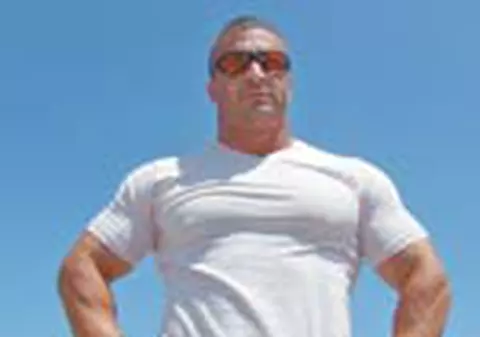 Ce muschi are bodyguardul primarului Mazare!