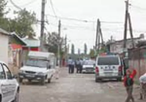 S-au omorat pentru un strop de noroi