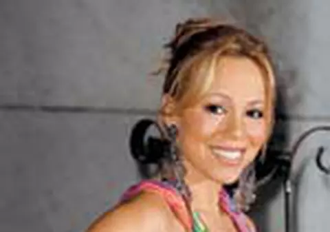 Mariah Carey are o relatie cu o femeie