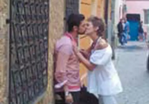 Se saruta pentru publicitate?