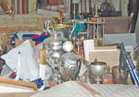 Istorie in cutii de carton