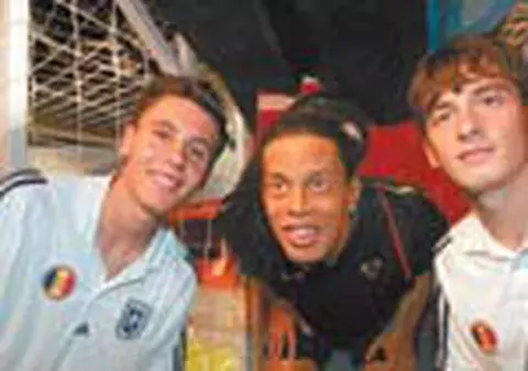 Oltenii, langa Ronaldinho