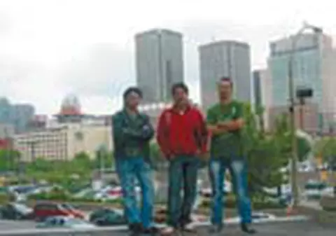 Baietii de la Krypton, o luna in Canada