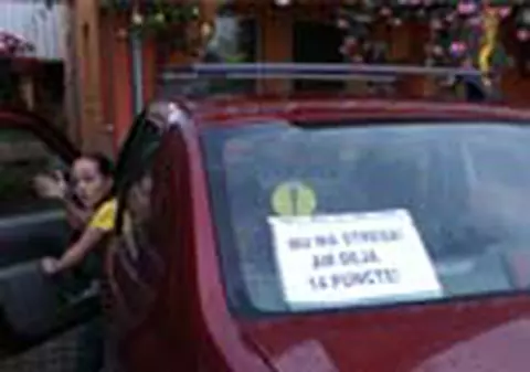 Ia uite ce si-au pus pe masini