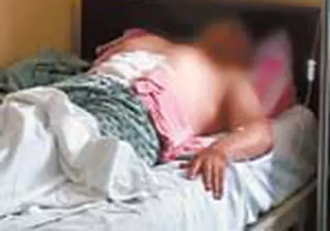 A murit in chinuri pe patul din salon in timp ce asistenta dormea dusa