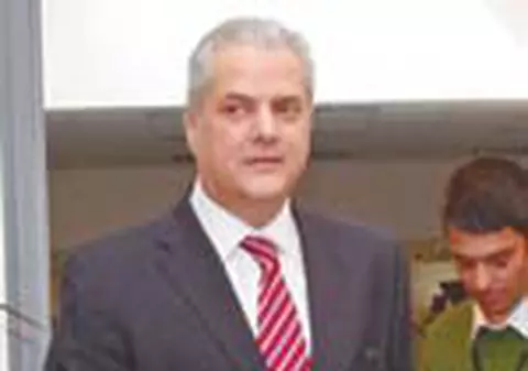 Profu' Nastase - salariu de  7.500 de lei