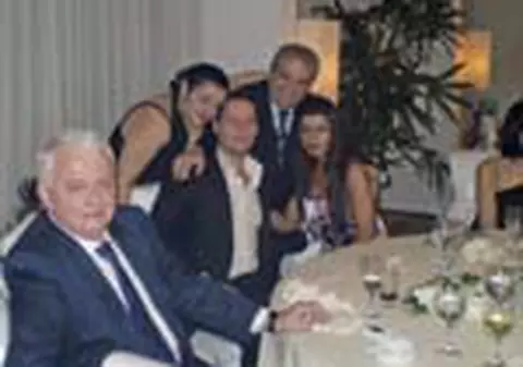 Catanga canta la nunta lor