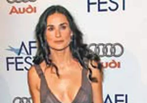 Demi calculeaza grasimile din farfurie