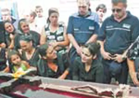 A ras pe cap copilul mort