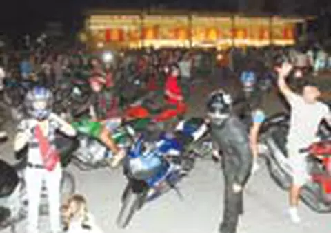 Motociclistii au protestat intr-o parcare