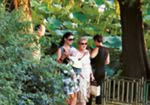 Andreea, ce  mamica grijulie!